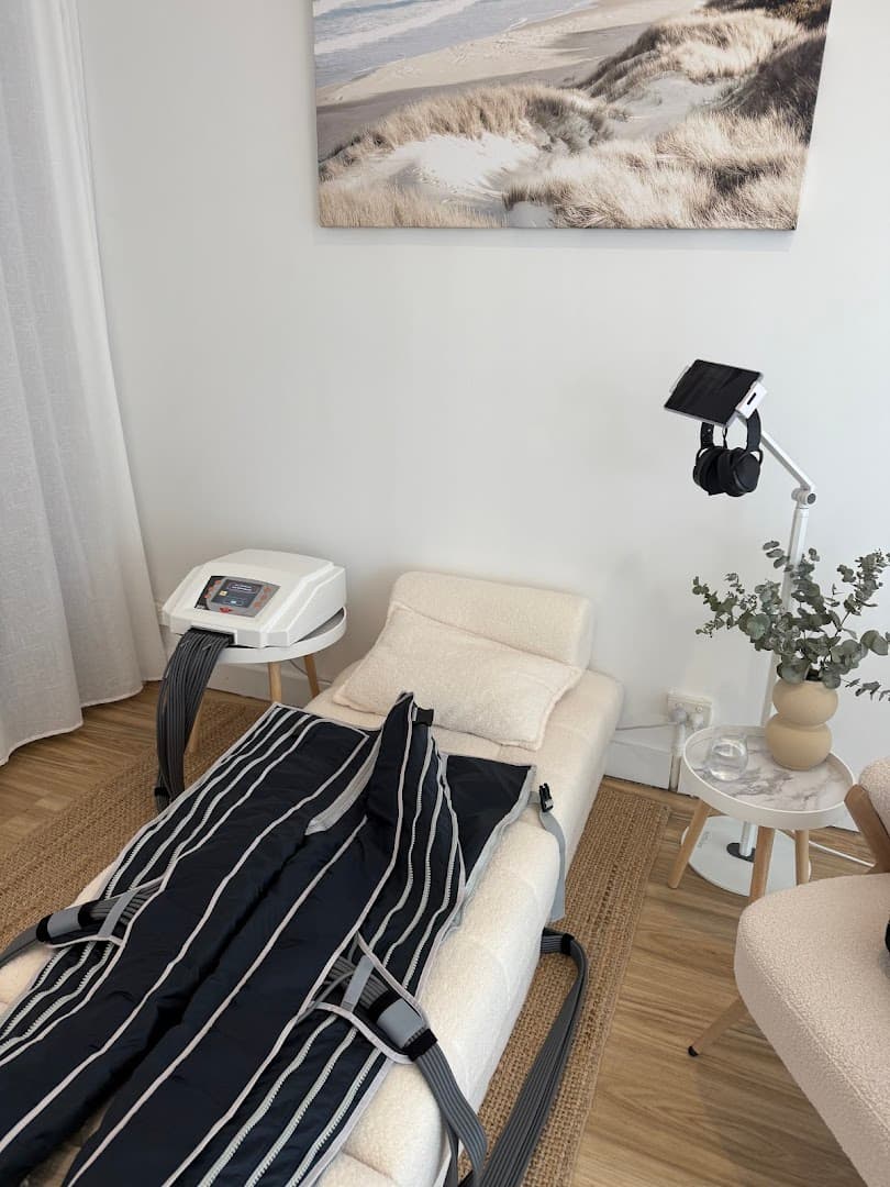 Coastal Biohack Lounge in Mornington. Wellness, Vitality, Longevity. photo 5